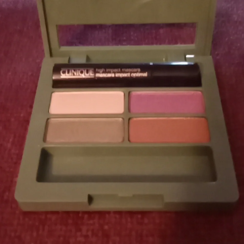 (Must Bundle) Clinique Color Surge Eyeshadow Quad with  Mascara (Bundle Only) - Picture 2 of 3
